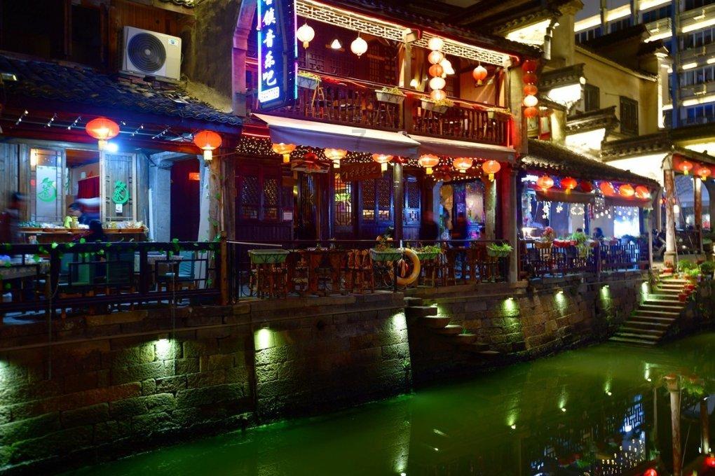 到手18元/杯,茅台与瑞幸再出新品,开卖首日未现排队场面!专家:没有持续火爆很正常